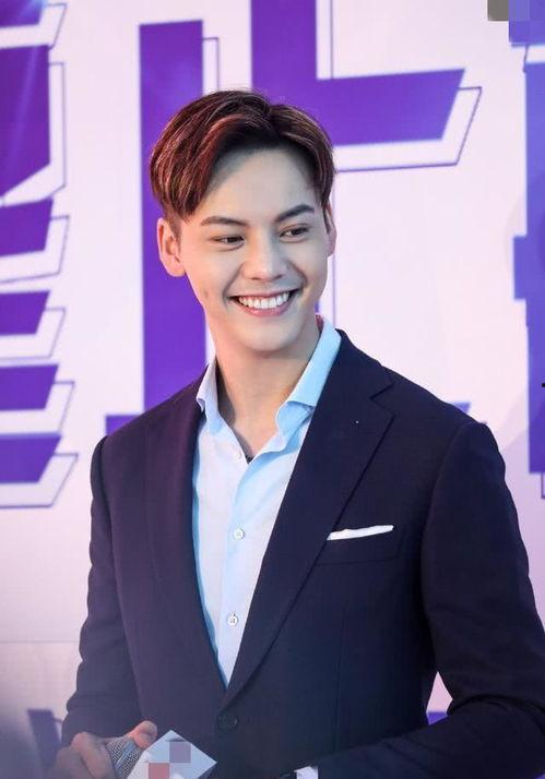 港料爆料一万人视频,万人视频背后的惊人真相  第3张